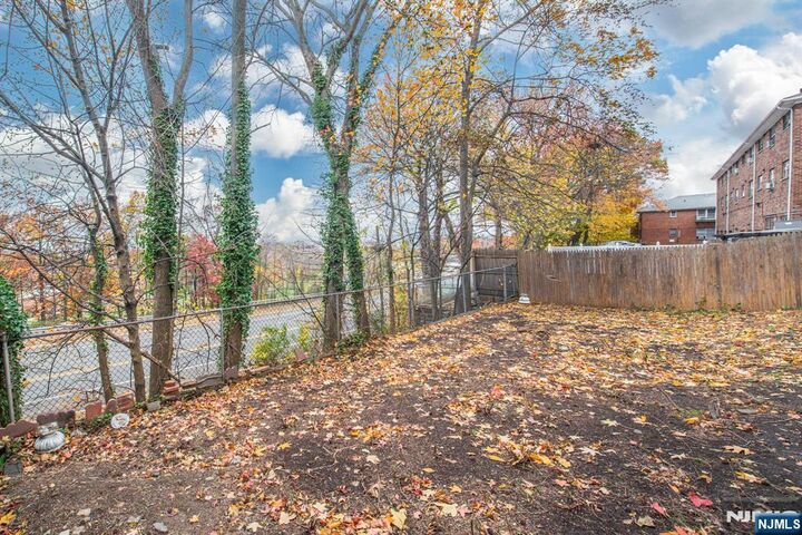 Property Photo:  340 Northwood Way  NJ 07650 