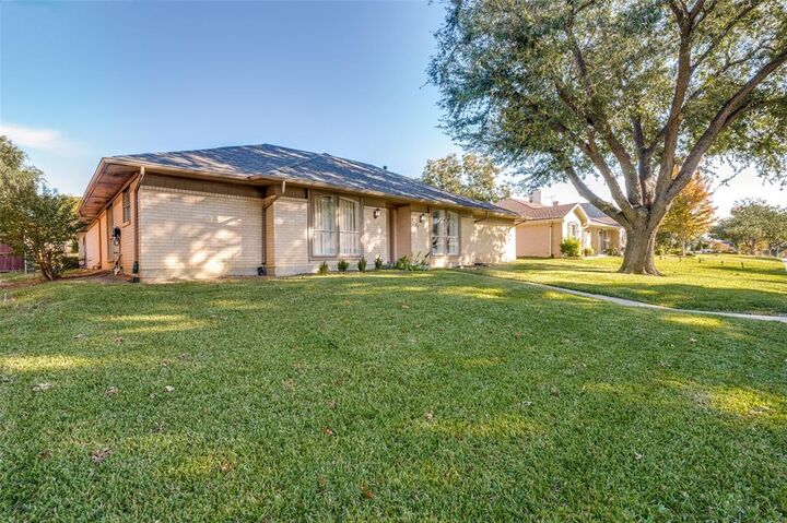 Property Photo: 1927 Camden Way TX 75007