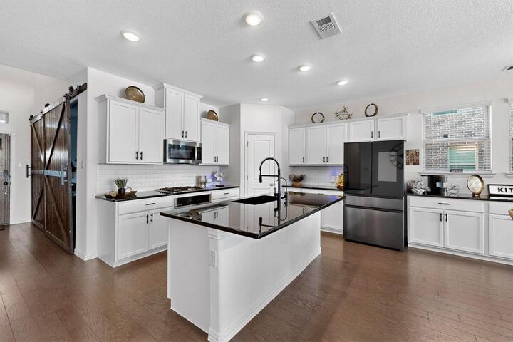 Property Photo: 2918 Grand Lookout Lane TX 76001