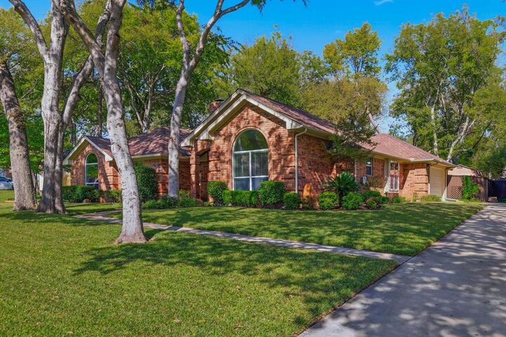 Property Photo: 1306 Dahlia Drive TX 75052