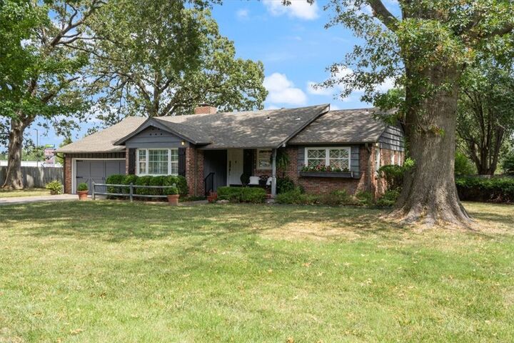 Property Photo:  1505 S Mount Olive Street  AR 72761 