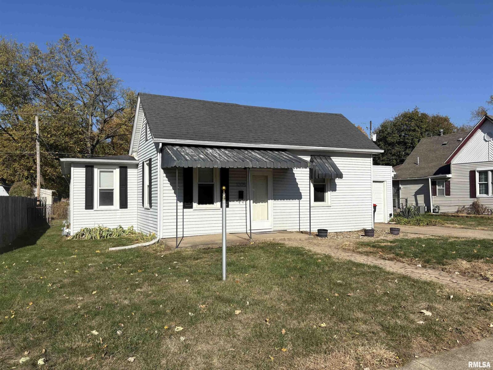 Property Photo:  1205 Henrietta Street  IL 61554 