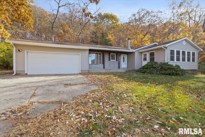 678 Banta Road  Lowpoint IL 61545 photo