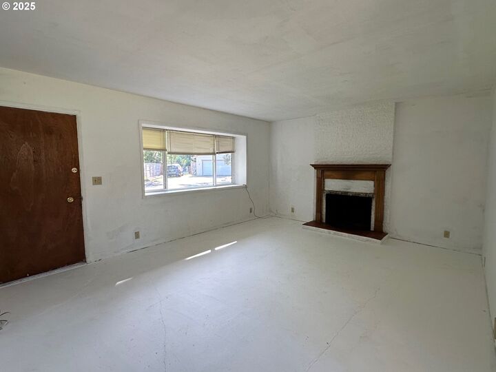 Property Photo: 5546 S Shore Dr OR 97439