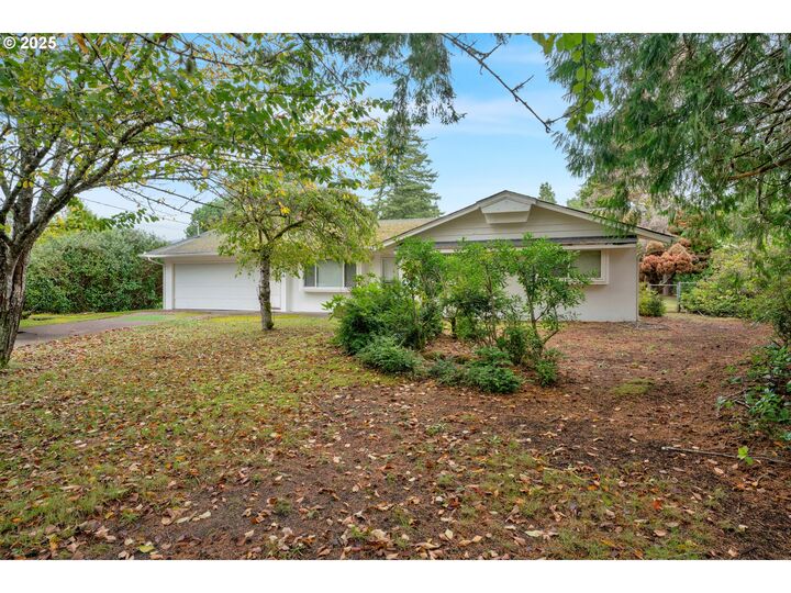 Property Photo:  5546 S Shore Dr  OR 97439 