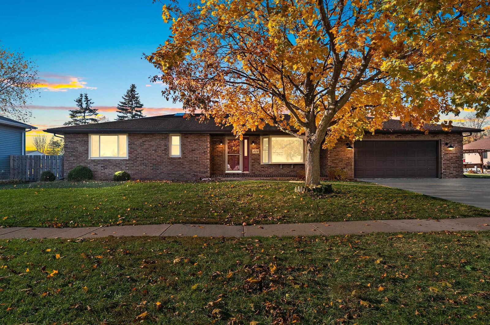 Property Photo: 828 Lone Oak Road WI 54115