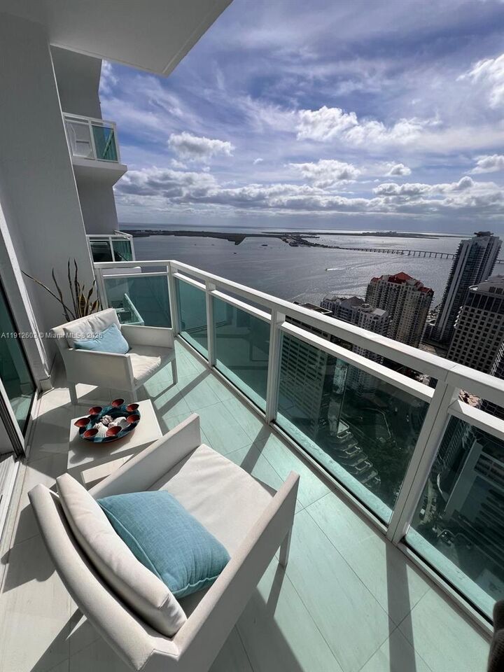 Property Photo:  950 Brickell Bay Dr 5307  FL 33131 
