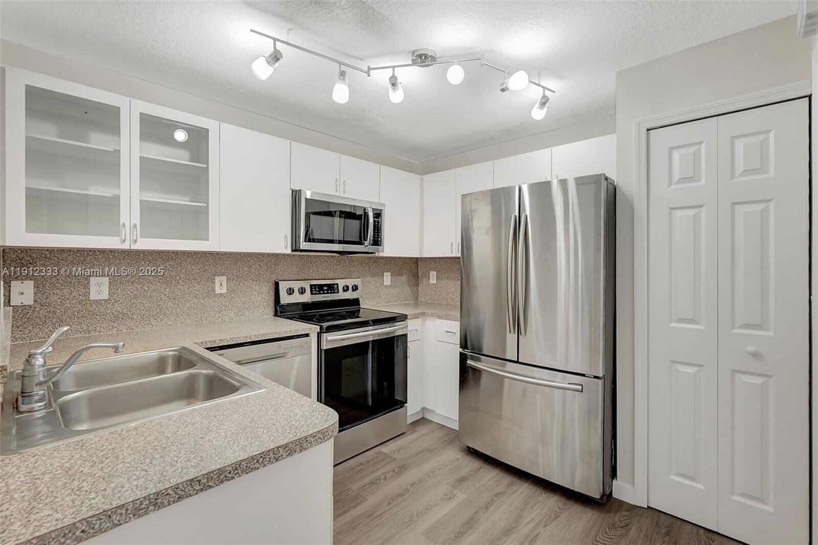 Property Photo: 6141 NW 115th Pl 352 FL 33178