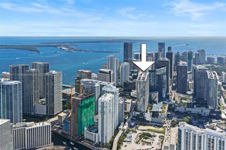 Property Photo: 88 SW 7th St 3101 FL 33130