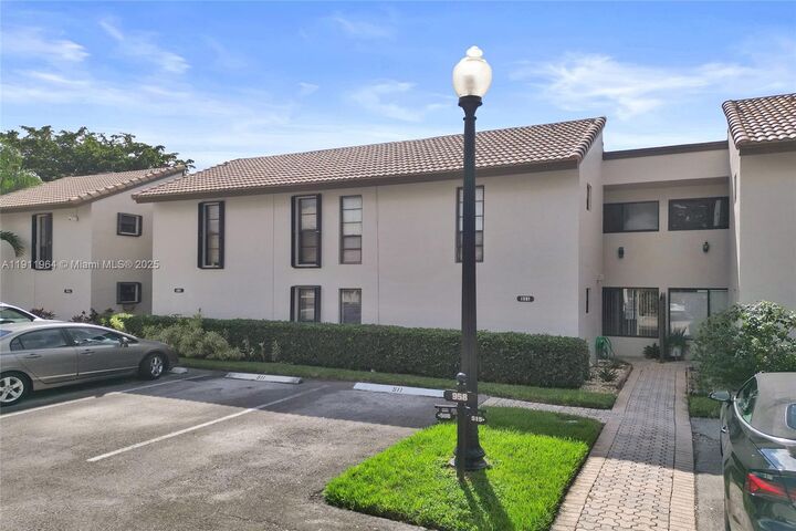 Property Photo:  958 Mockingbird Ln 511  FL 33324 