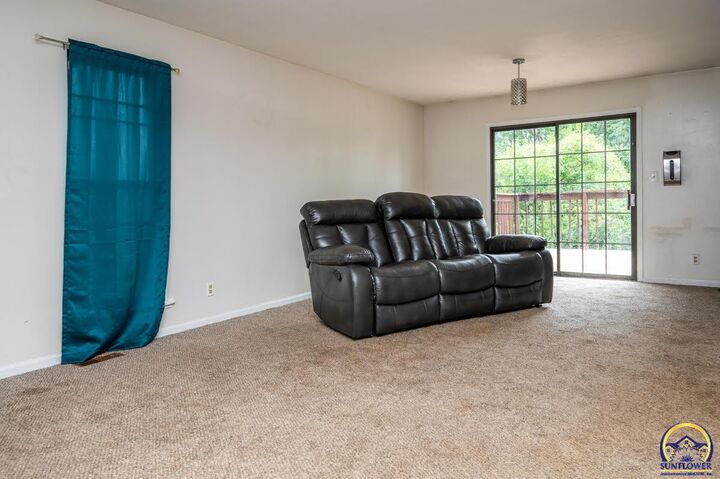Property Photo: 2504 SW Kingsrow Rd KS 66614