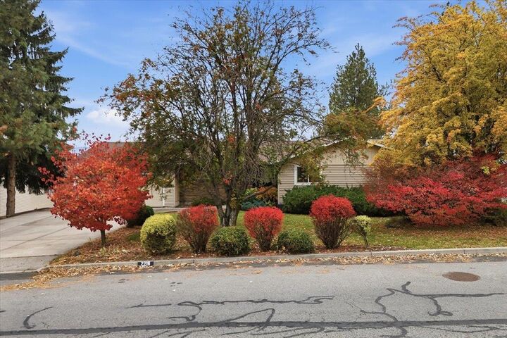 Property Photo: 2216 S Vera Crest Dr WA 99037