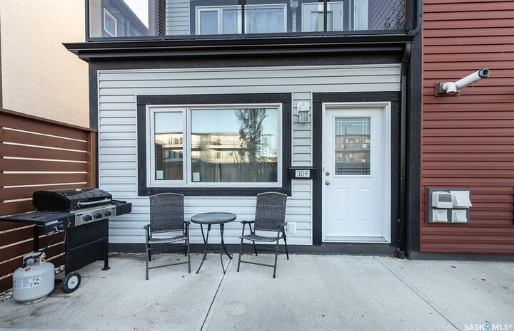 Property Photo:  102 Manek Road 309  SK S7W 0V2 