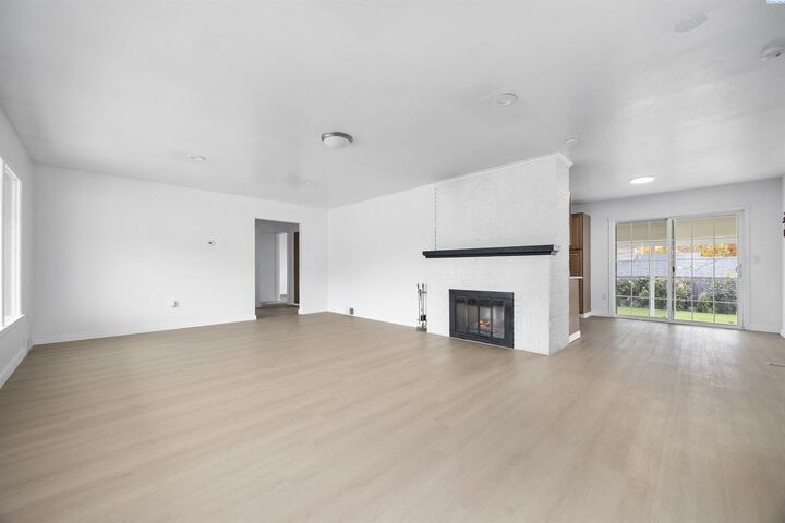 Property Photo:  217 Linden Way  WA 98944 