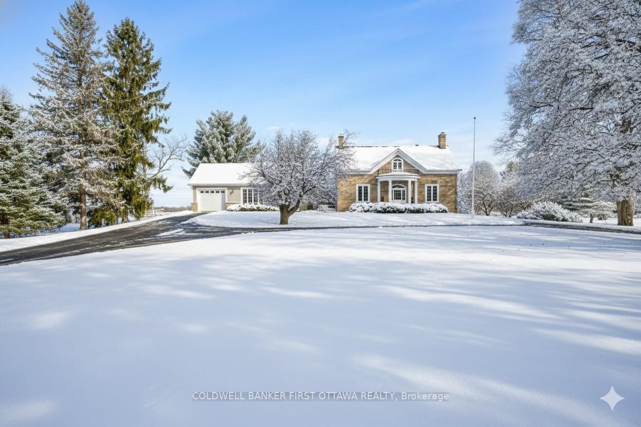 Property Photo: 2638 Rideau Ferry Road ON K7H 0G5