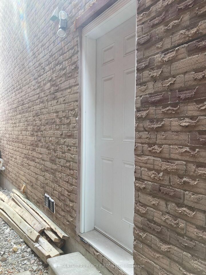 Property Photo:  41 Rosseter Road Bsmt  ON L3S 2N1 