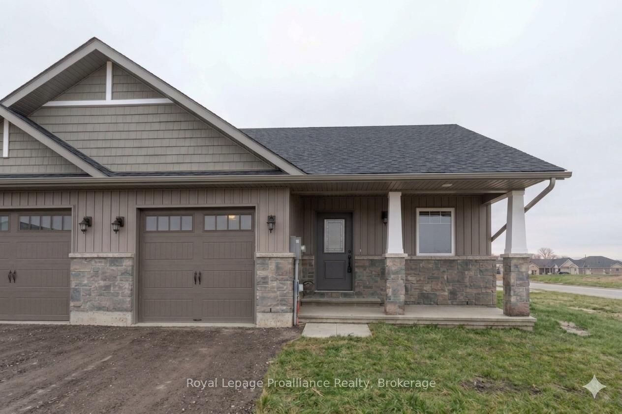 Property Photo: 123 Farrington Crescent ON K0K 2T0