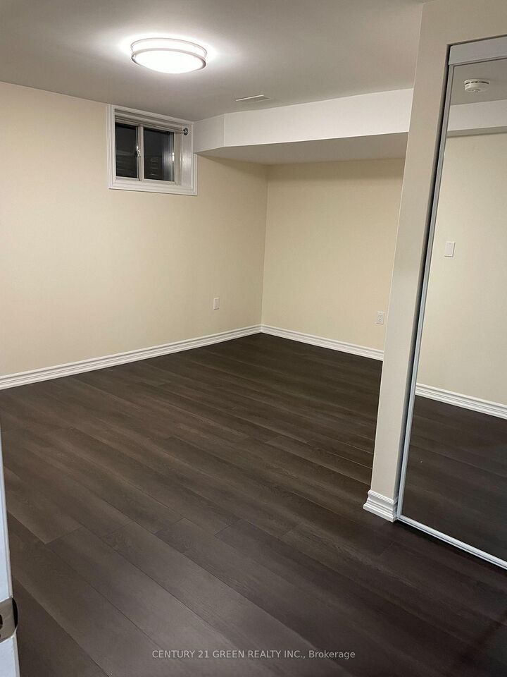 Photo de la propriété:  141 Columbia Road E  ON L4N 8E3 