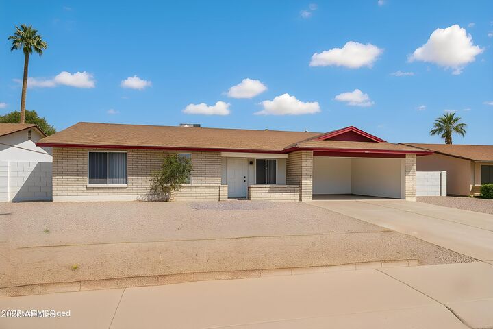 Property Photo: 1444 E McNair Drive AZ 85283