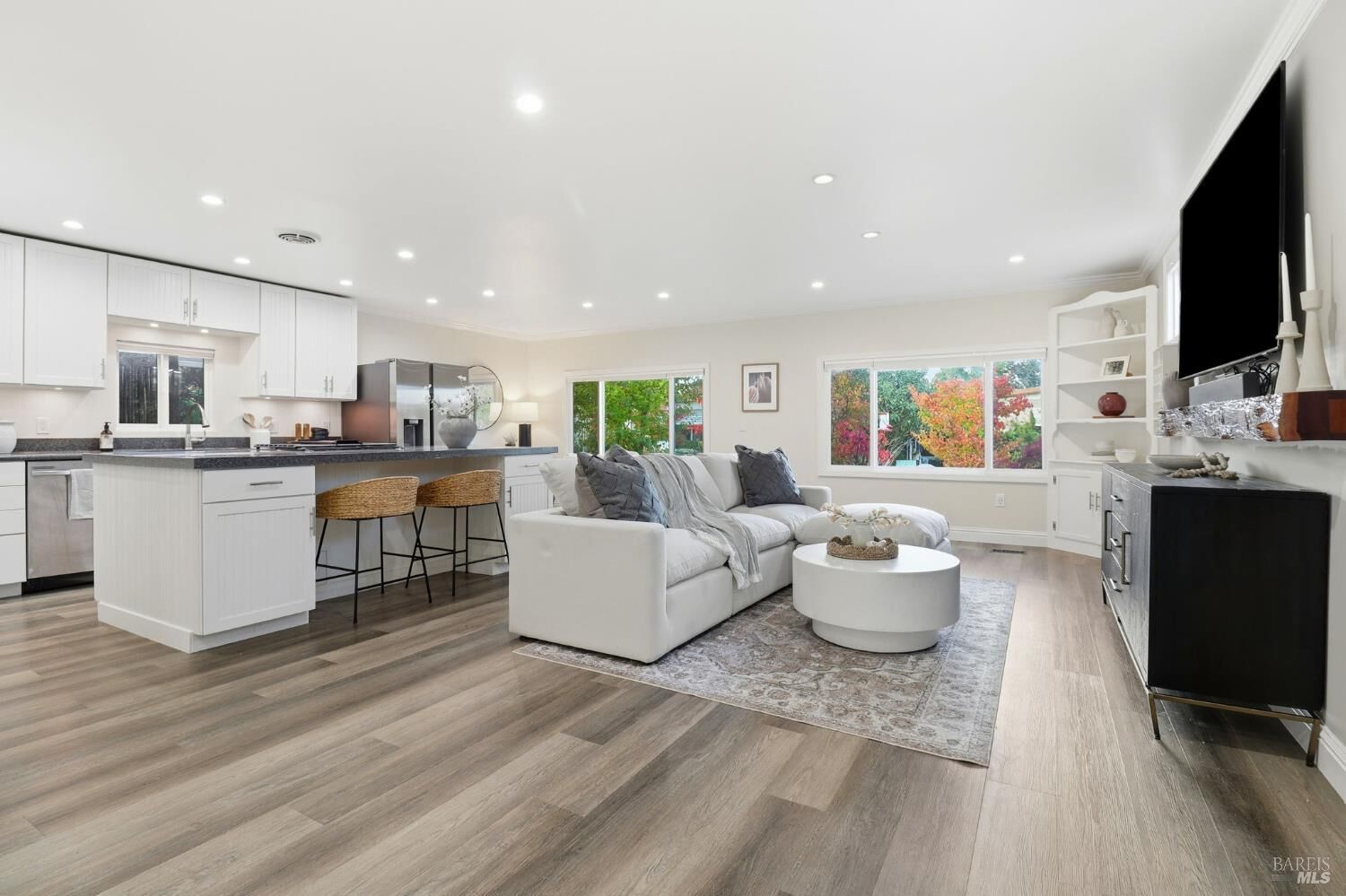 Property Photo:  805 Las Palmas  CA 94949 