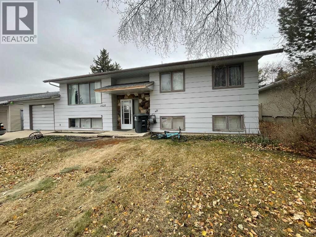 Property Photo: 1020 1 Street West SK S0L 1S0