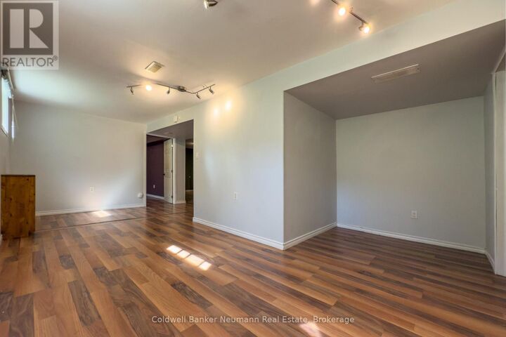 Property Photo: 37 Dunhill Crescent Lower ON N1H 7Z7