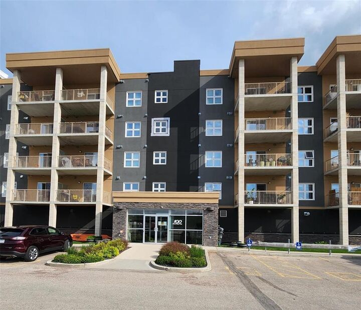 Property Photo: 100 Creek Bend Road MB R2N 0G1