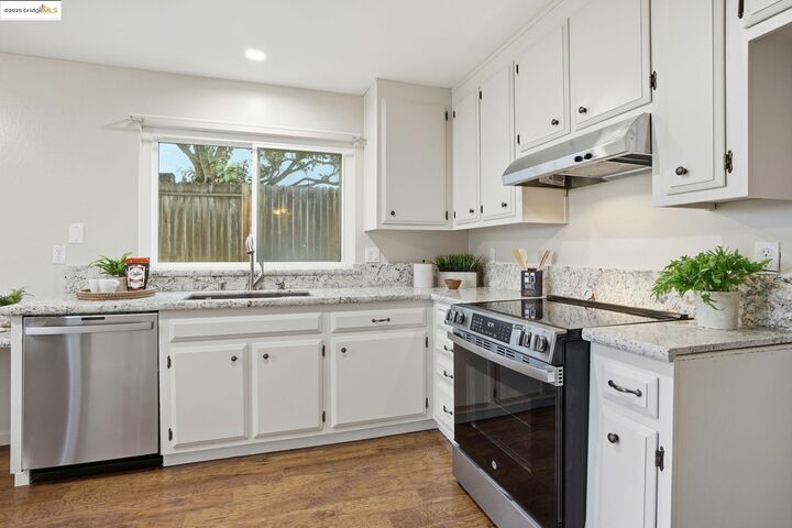 1098 Alamo Ct  Pittsburg CA 94565 photo