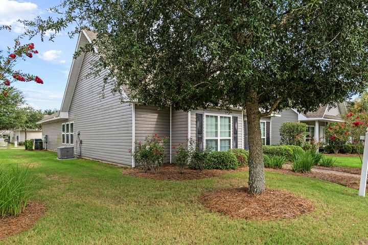 Property Photo: 268 Cornelia Street FL 32439