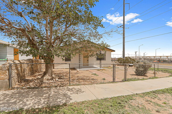 Property Photo: 4029 Lincoln Avenue TX 79930