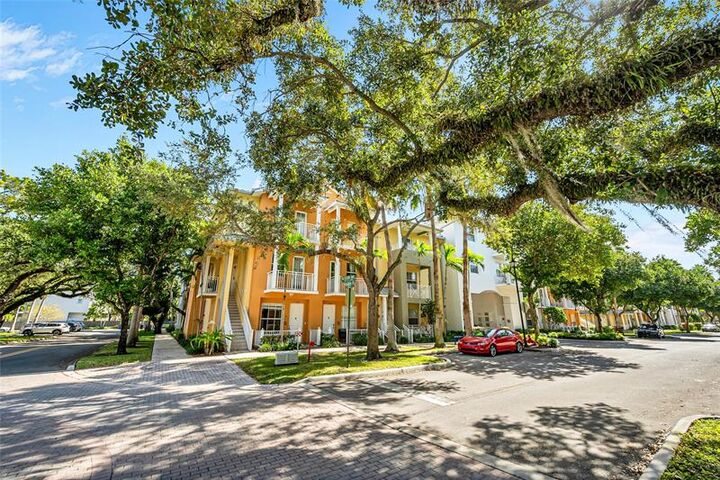 Property Photo: 342 SW 13th Ter 342 FL 33312