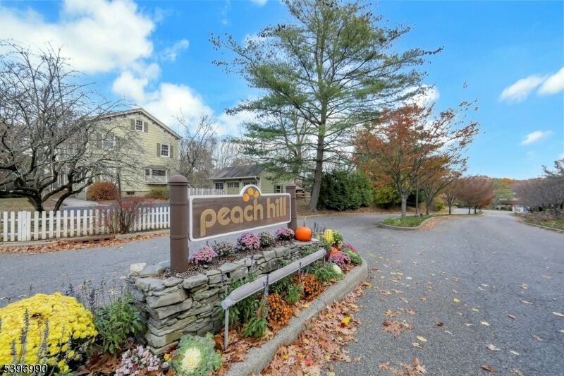 Property Photo:  18 Peach Hill Ct  NJ 07446 