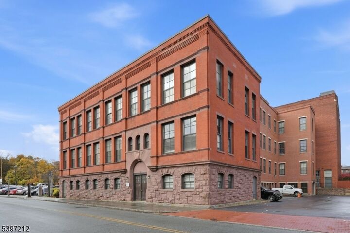 Property Photo:  19 Market St 205  NJ 07501 