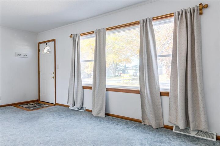 Property Photo: 6901 Grandview Street KS 66204