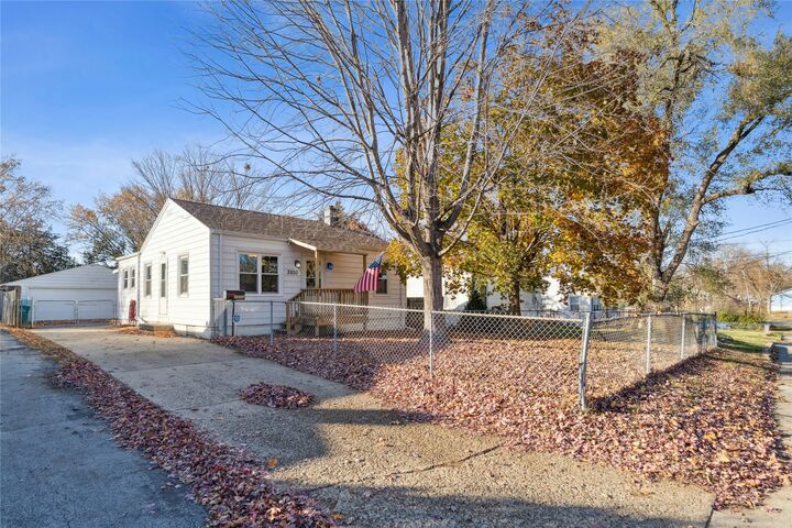 Property Photo: 3500 E 32nd Street IA 50317