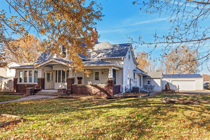 Property Photo: 900 E Salem Avenue IA 50125