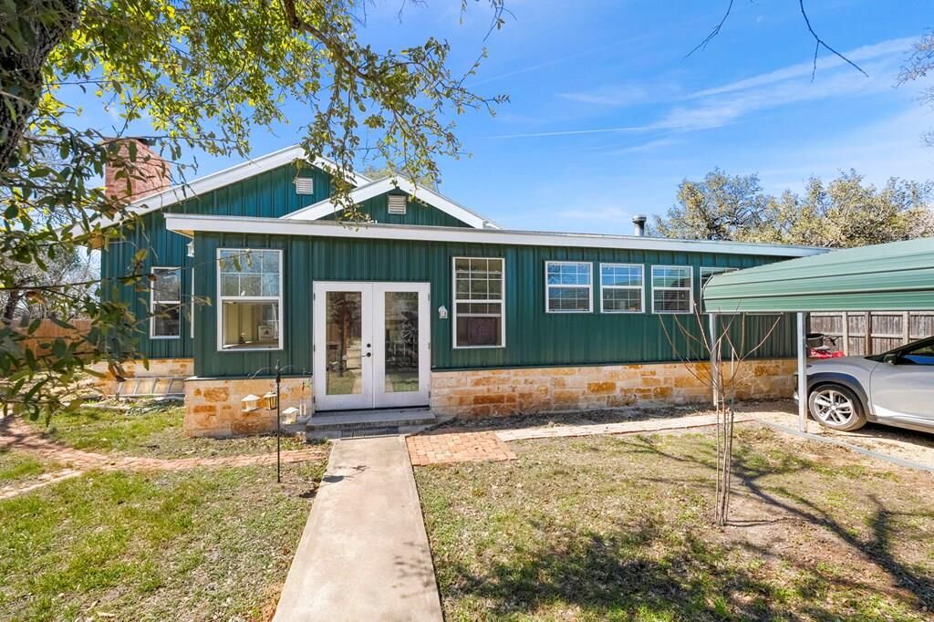 Property Photo:  541 Robindale  TX 78003 