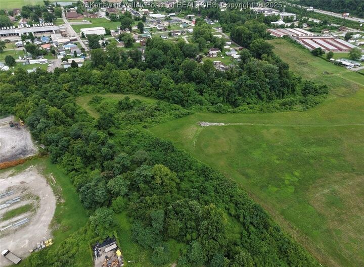 Property Photo: 2715 Fairlawn Avenue WV 25064