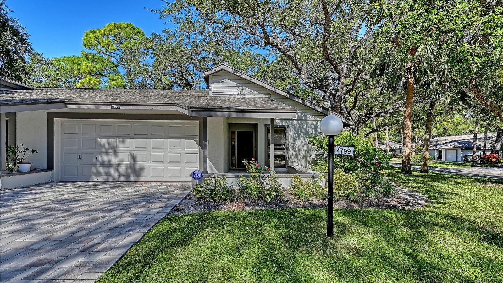 Property Photo:  4799 Oak Forest Drive W 43  FL 34231 