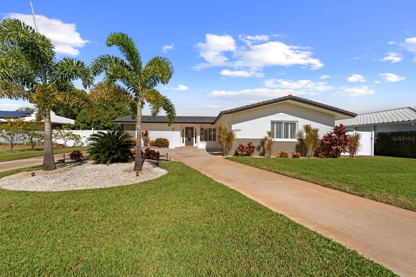 Property Photo:  13829 Kimberly Drive  FL 33774 