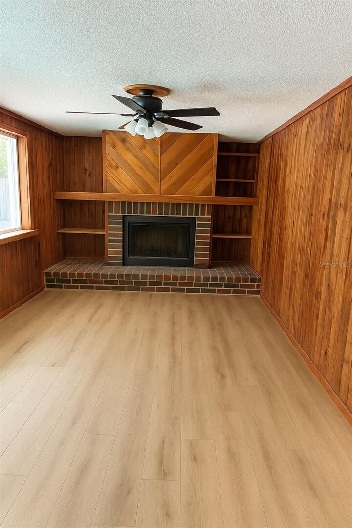 Property Photo: 4201 14th Way NE FL 33703