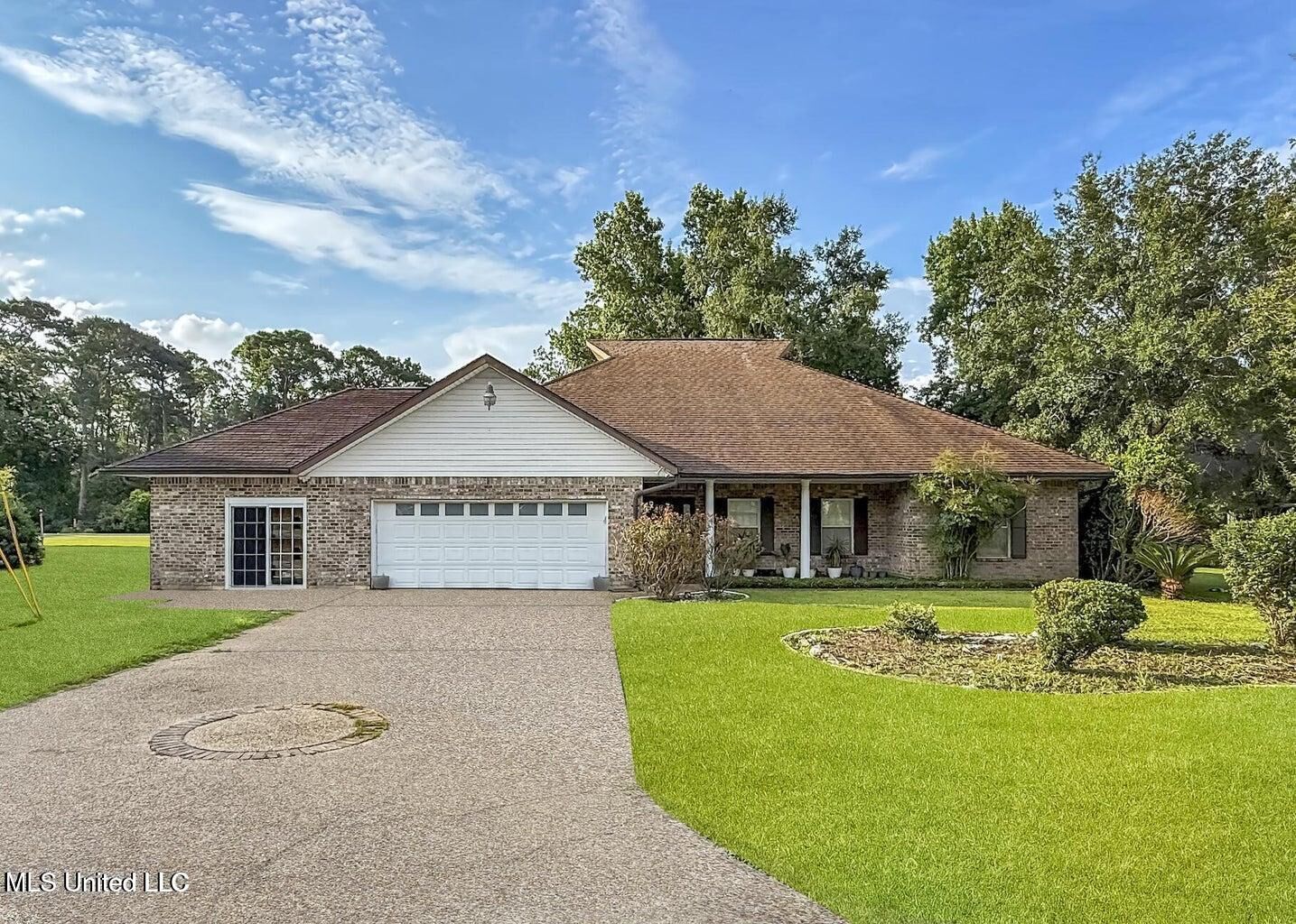 Property Photo:  74617 N Diamondhead Drive  MS 39525 