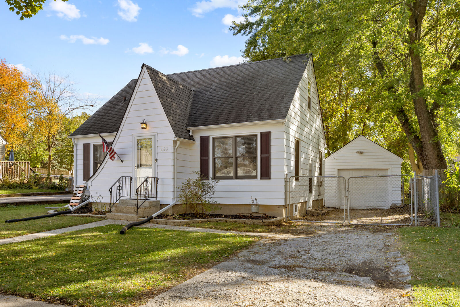 Property Photo: 263 E Jackson Avenue IL 60140