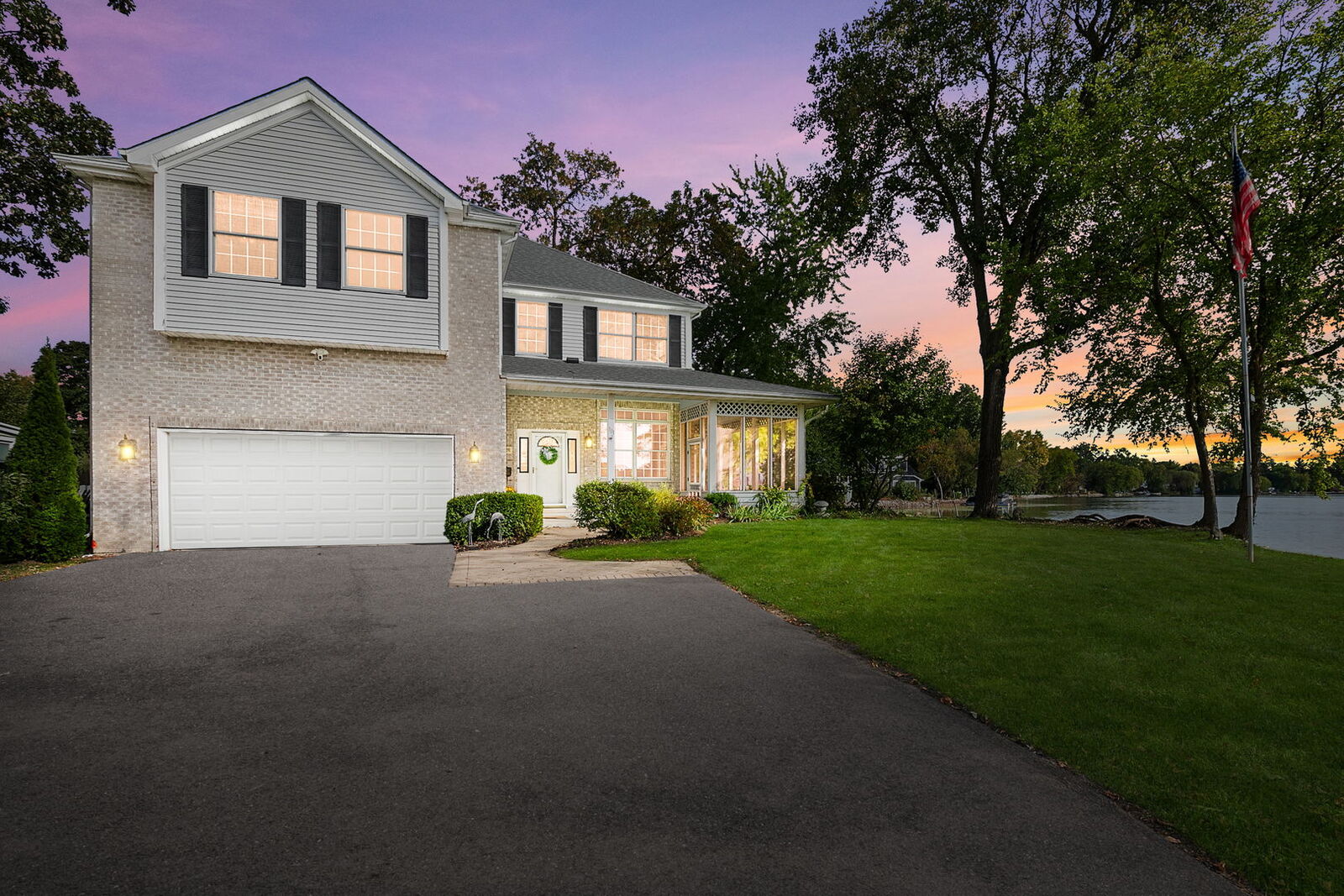 Property Photo:  101 Burton Street  IL 60030 