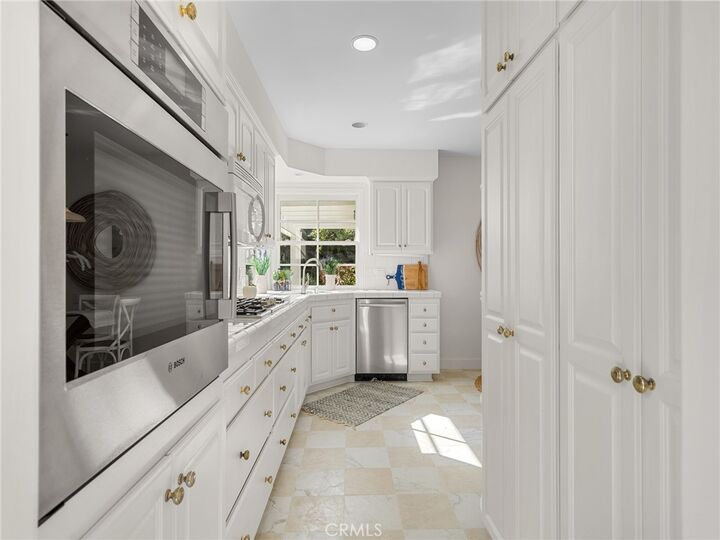 Property Photo:  440 Via Los Miradores  CA 90277 