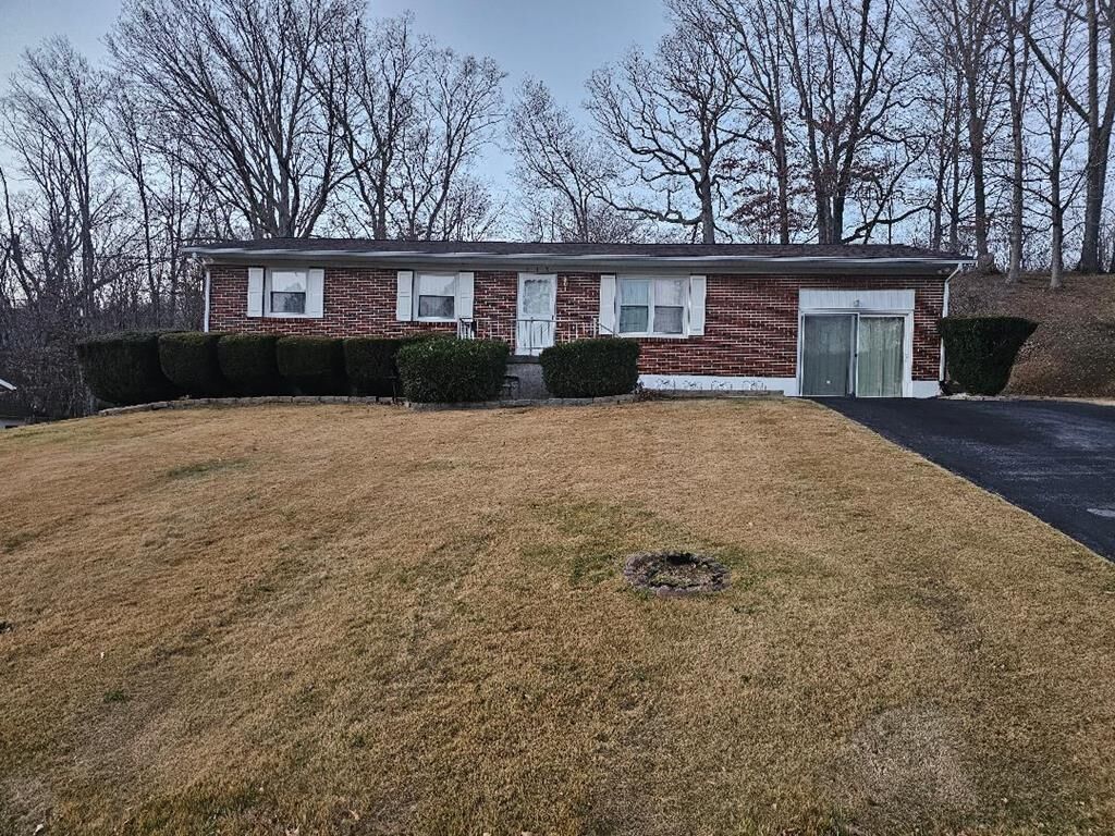 Property Photo:  215 Mountain View W  VA 24605 