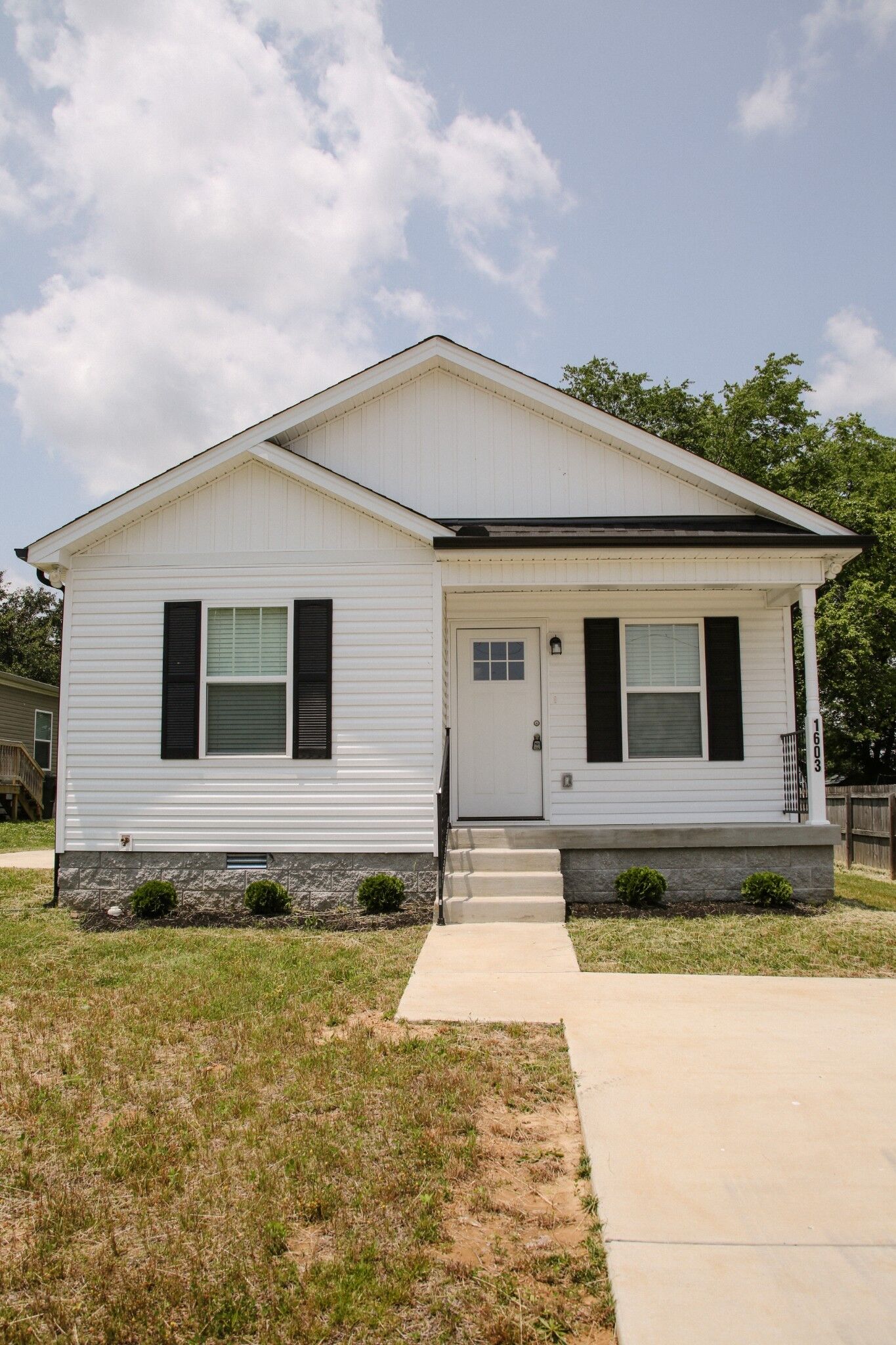 Property Photo: 1603 Mantlo St TN 37172