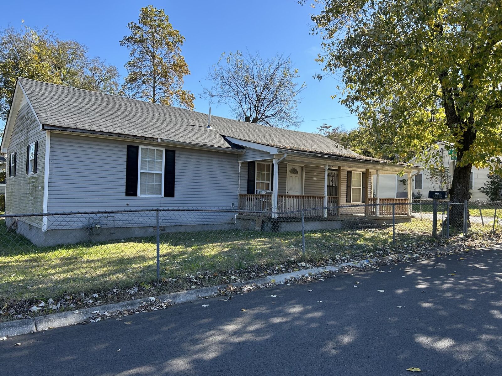 Property Photo: 226 Hill St TN 38401