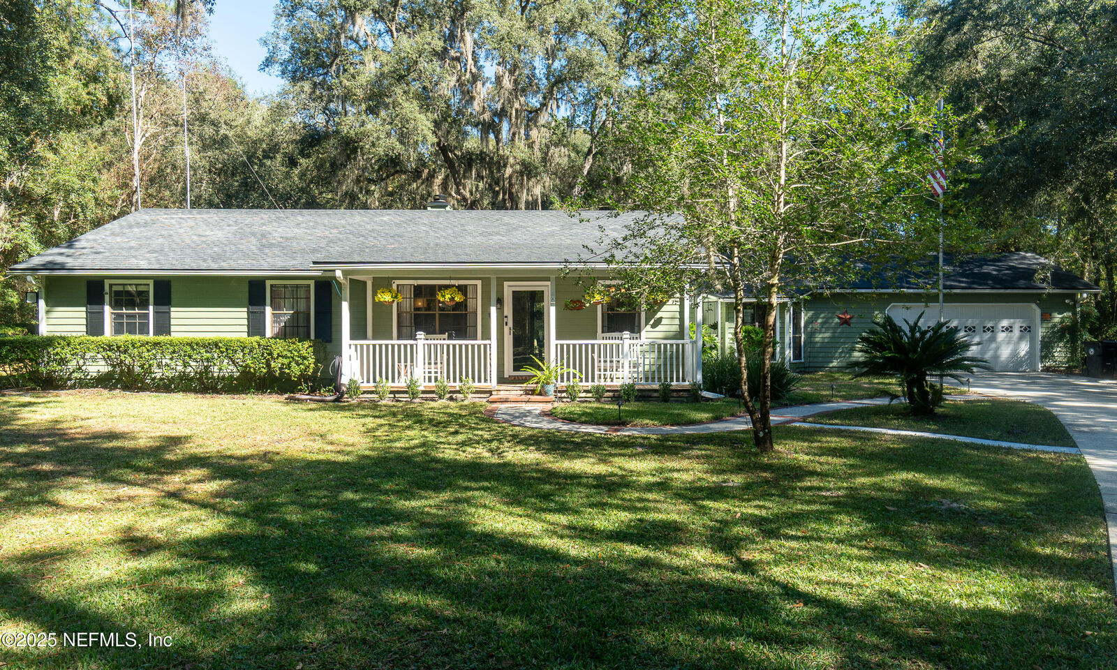 Property Photo: 4180 Waterlily Court FL 32068