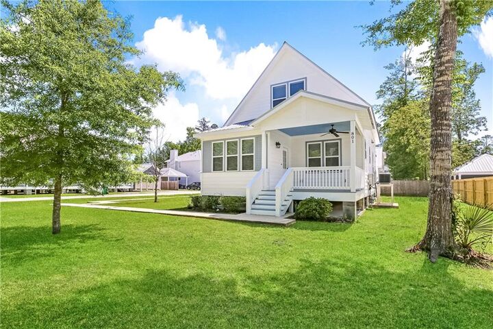 Property Photo:  801 Coffee Street  LA 70448 